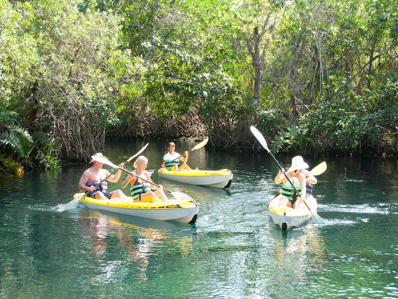 Kayakfahrt Am Fluss Rio Sabaneta De Yasica